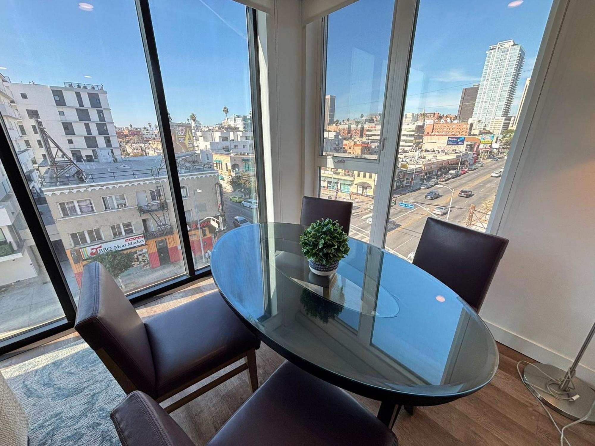 Dream Escape With Great Rooftop Views *